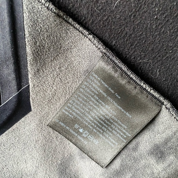 Like New LuLu Lemon jacket - Picture 4 of 10